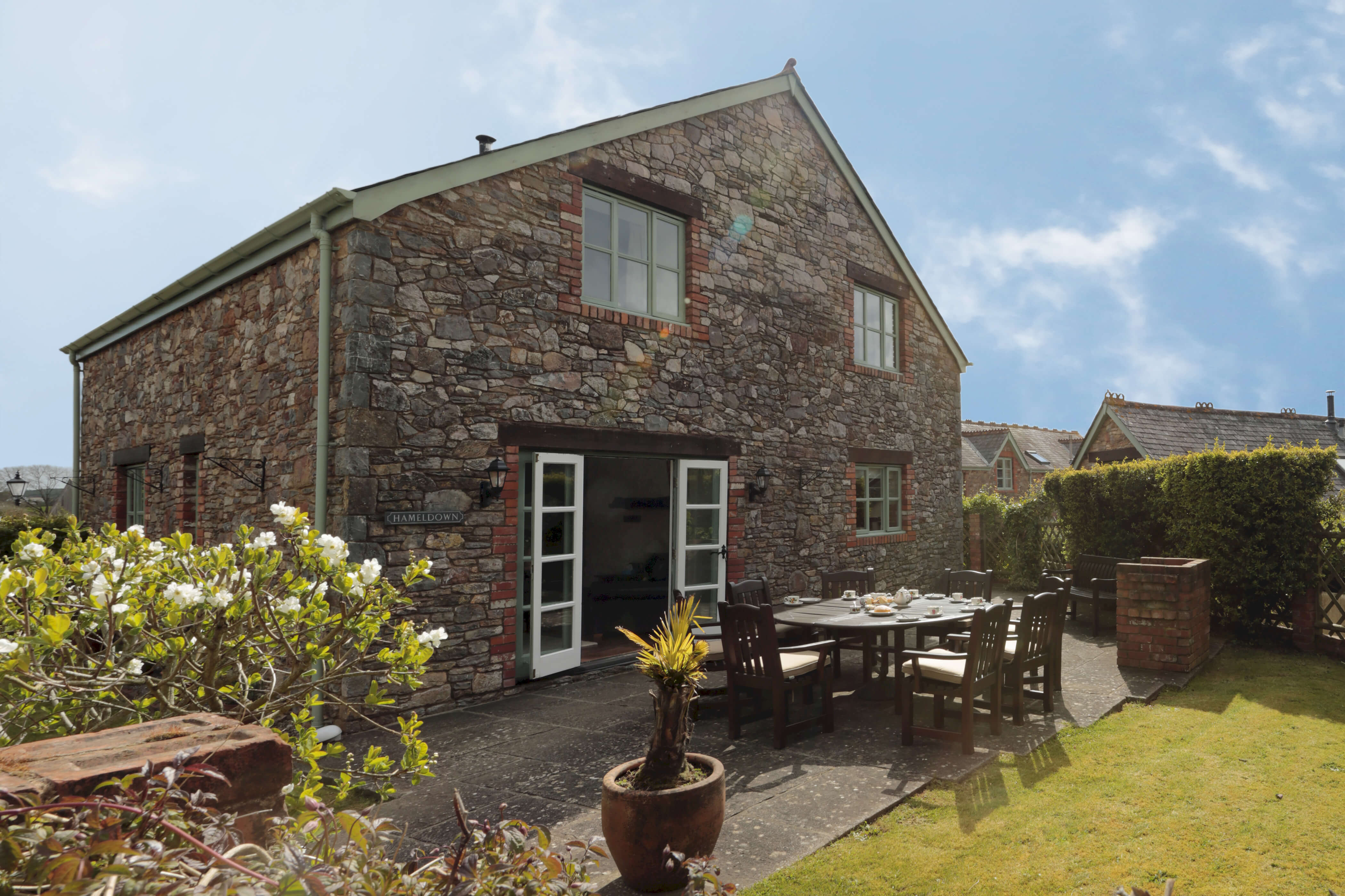 7 Reasons Why Self-Catering is Better Than a Hotel