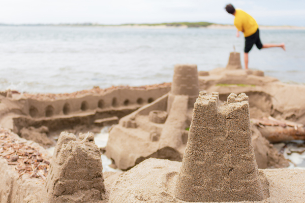 build a sandcastle